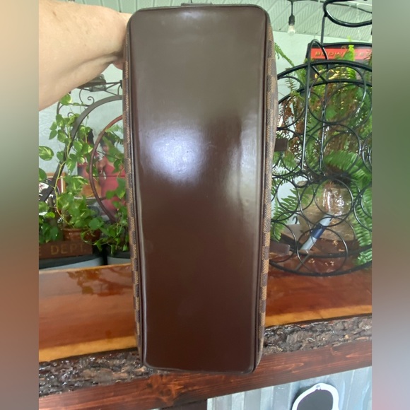 Louis Vuitton Chelsea Tote Bag - Picture 7 of 16